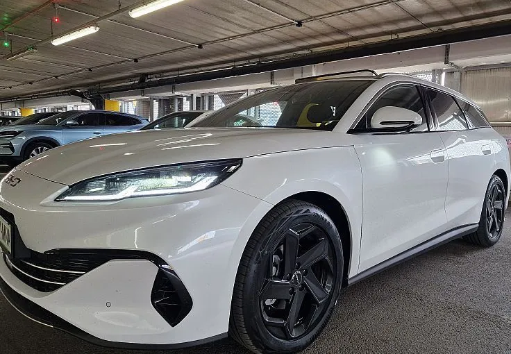 Zunanja slika - BYD SEAL 6 - DM-i Touring COMFORT PHEV - skupni doseg 1350 km - 1
