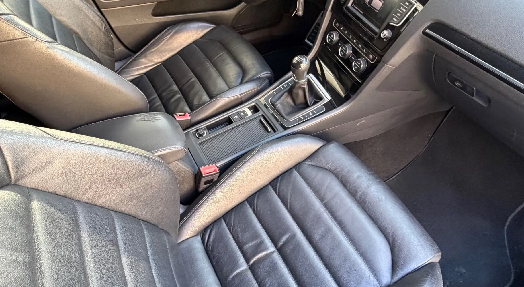 Notranja slika - Volkswagen Golf - 1.6 TDI R-Line - 8