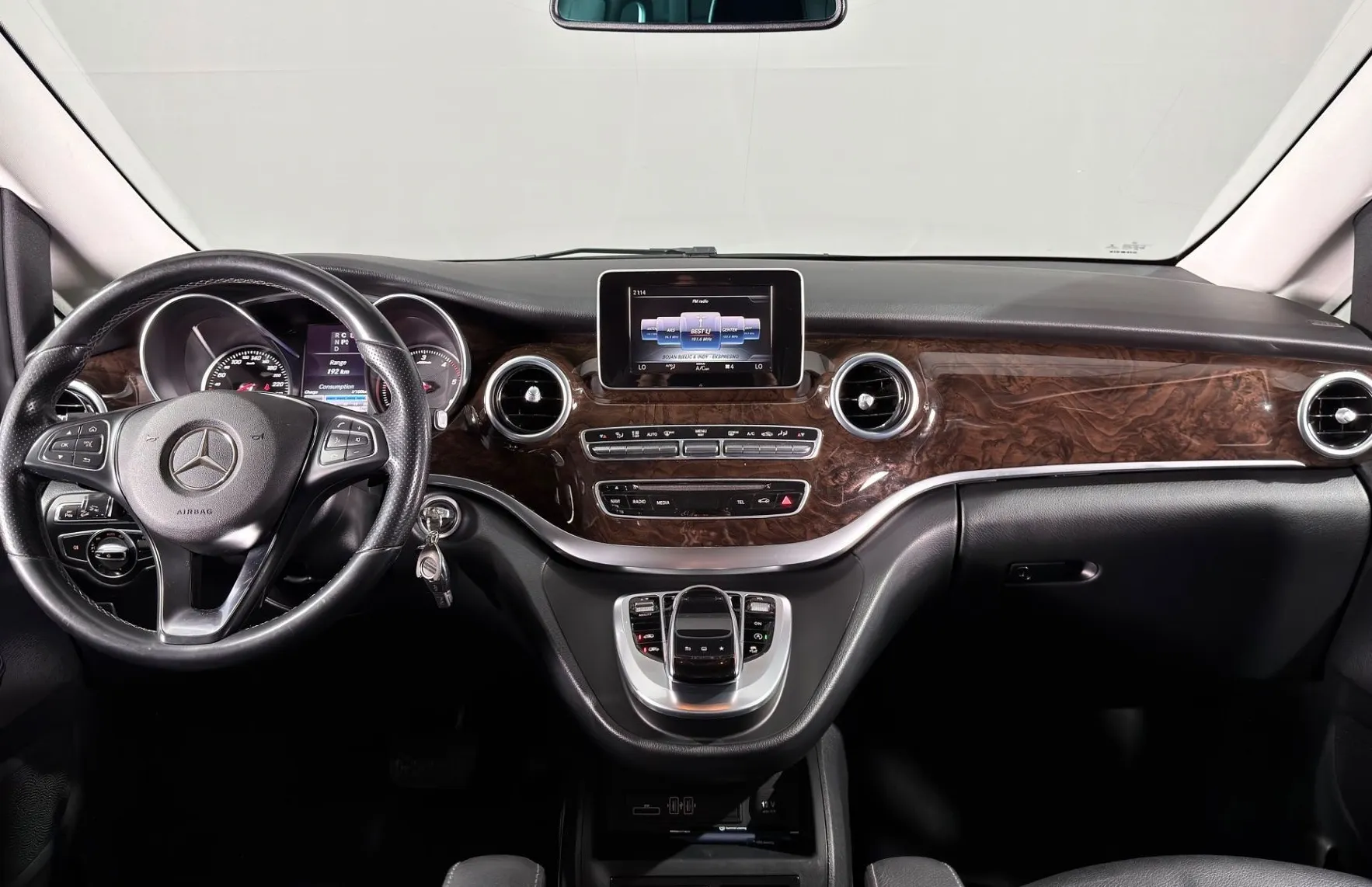 Zunanja slika - Mercedes-Benz V-Razred - 250d 4MATIC - 360 KAM. - LINE ASS. - AKTIVNI TEMP - 8