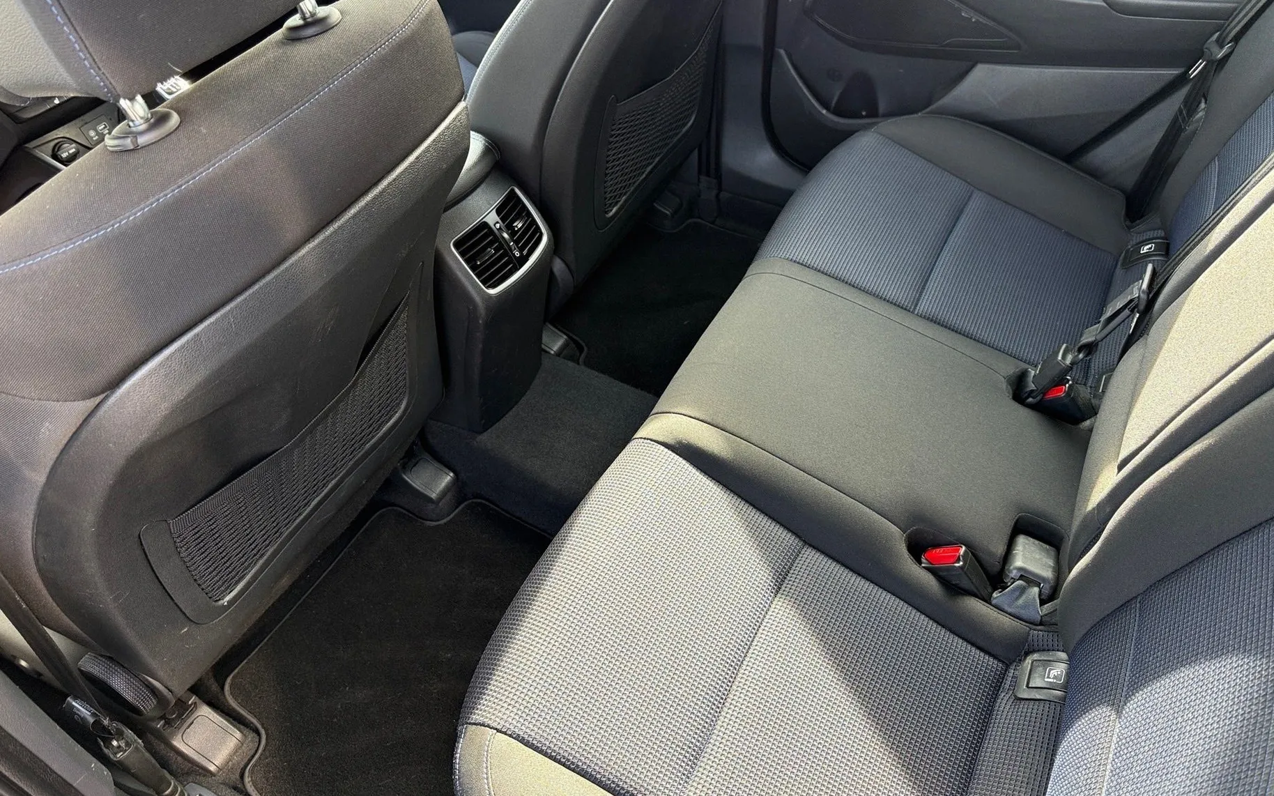 Zunanja slika - Hyundai Tucson - 1.6 GDI 1.LASTNIK SLO VOZILO TEMPOMAT PDC KAMERA - 11