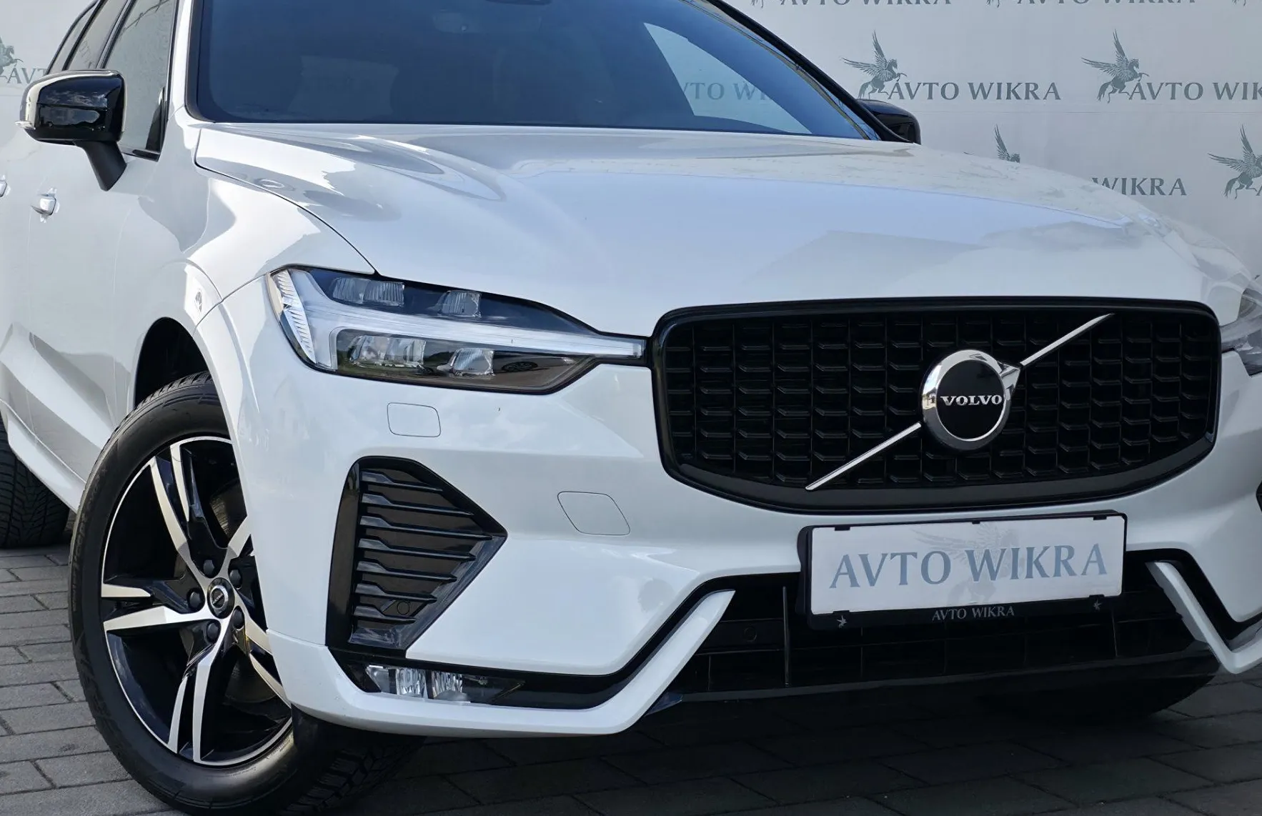 Zunanja slika - Volvo XC60 - B4D AWD AT R-Design FULLED•GRETJE•MEMORY•HARMAN•19 - 1