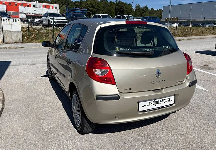 Zunanja slika - Renault Clio - 1.2 16V Dynamique Confort KOT NOV 1 LASTNIK - 7