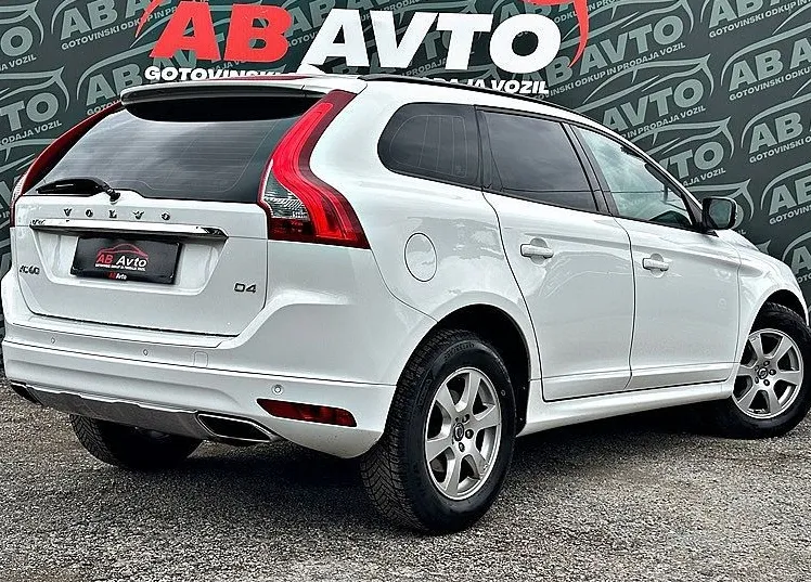 Zunanja slika - Volvo XC60 - D4 R-Design Momentum+133KW+ALU+XENON+USNJE+UGODNO - 5