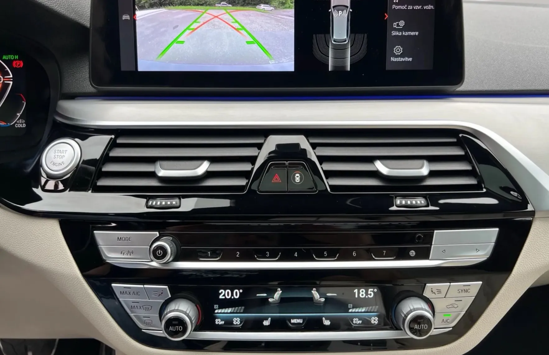 Zunanja slika - BMW Serija 5 - Touring: 530d M Sport Pano Vl. kljuka Laser - 13