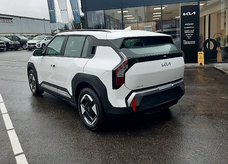 Zunanja slika - KIA EV3 - STAR 58.3 kWh baterija.doseg do 436km - 4