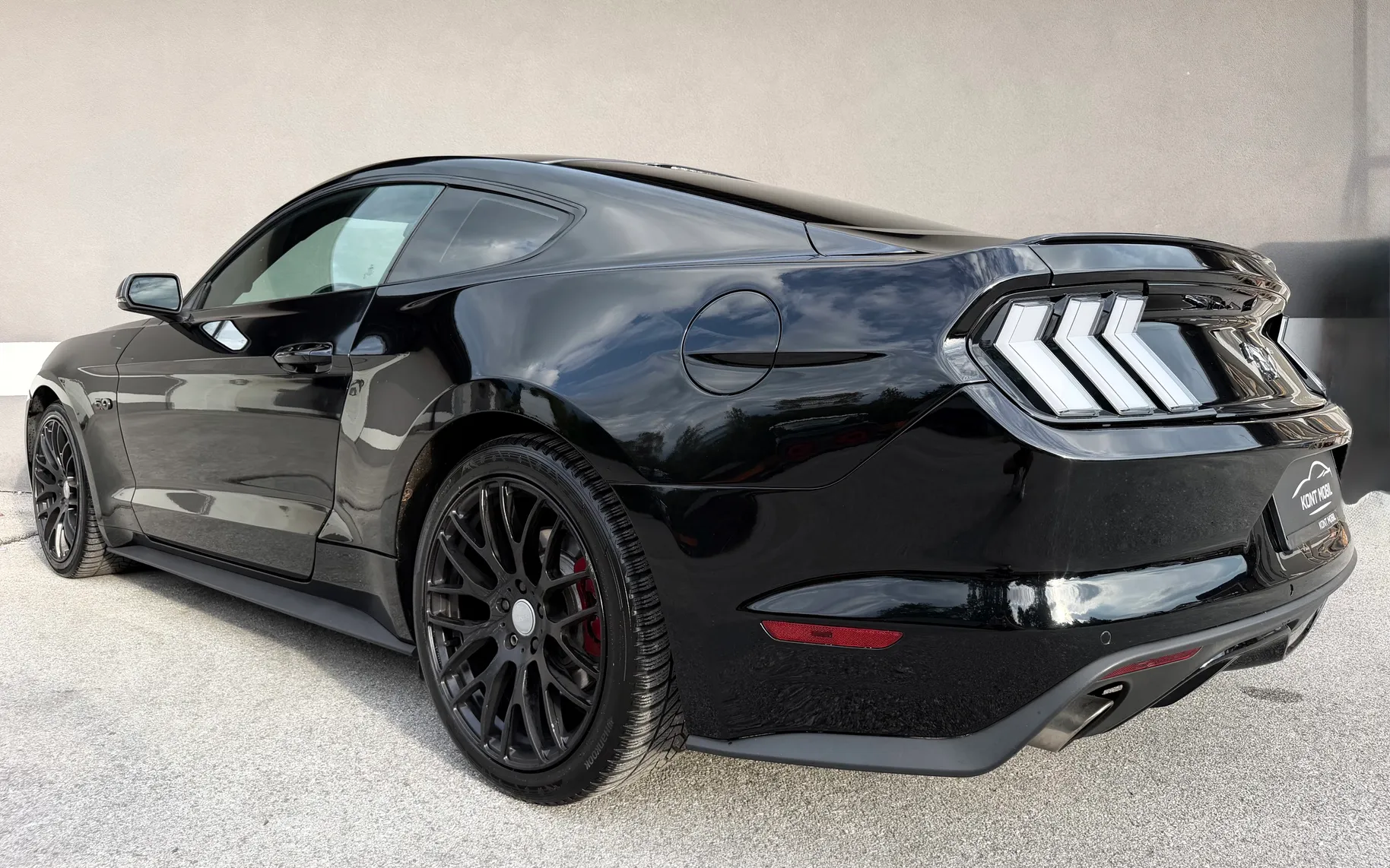 Zunanja slika - Ford Mustang - 2.3 EcoBoost 2.LASTNIK ACC HLAJENJE SED. ALU 19 - 3