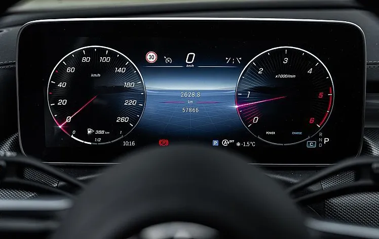 Zunanja slika - Mercedes-Benz C-Razred - C 300d - AMG line - Pano - LED - 360 kamera - 18