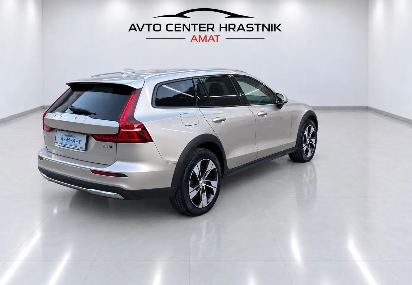 Zunanja slika - Volvo V60 Cross Country - B4D AWD od 1 lastnika 1 letna garancija odličen - 5