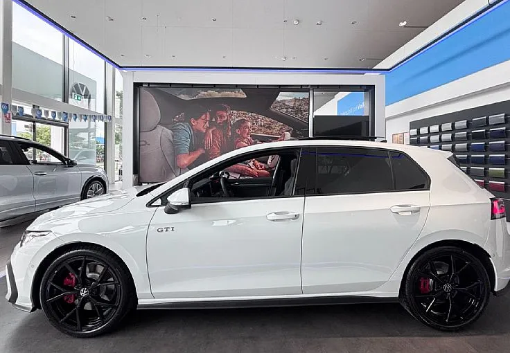 Zunanja slika - Volkswagen Golf - GTI 2.0 TSI DSG - PANO - 360 - DCC-MOŽNO NAROČILO - 3