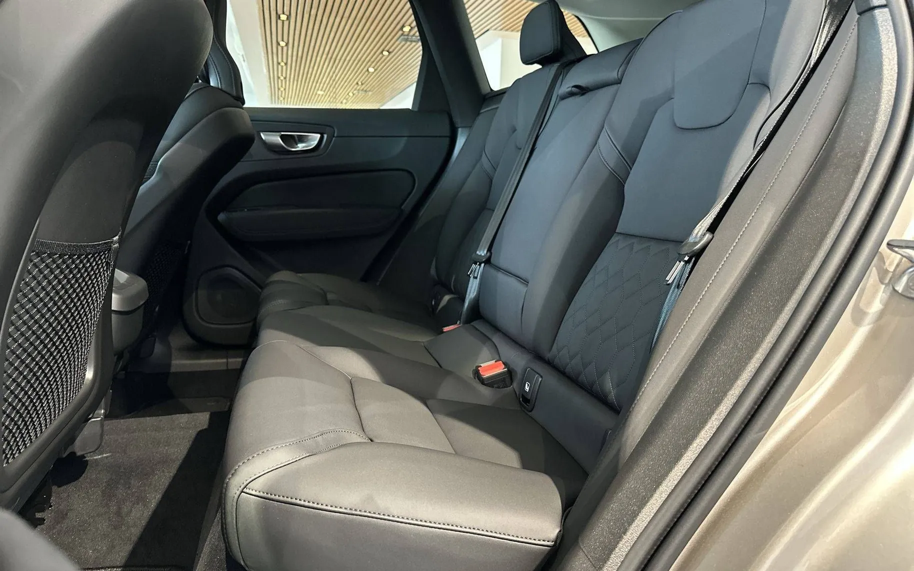 Notranja slika - Volvo XC60 - B5  P  AWD Plus Dark - 25
