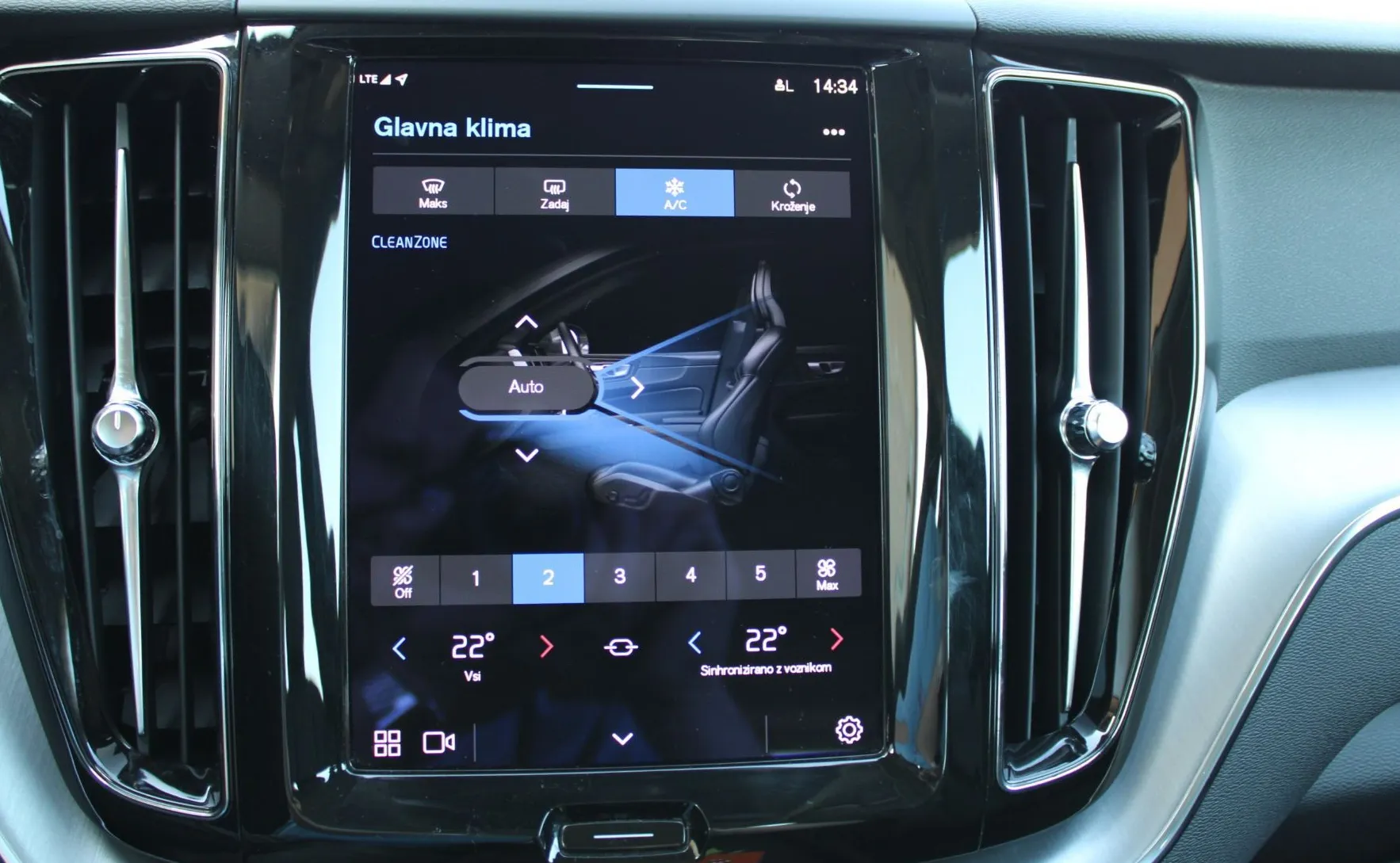 Zunanja slika - Volvo XC60 - B4D AUT Momentum -VIRTUAL-LED-KAMERA-NAVI-MEMORY - 19