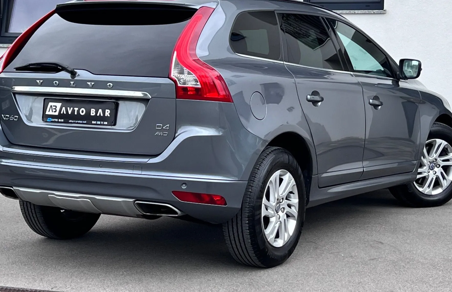 Zunanja slika - Volvo XC60 - 2.4 AWD D4+XENON+NAVI+KLJUKA... - 6