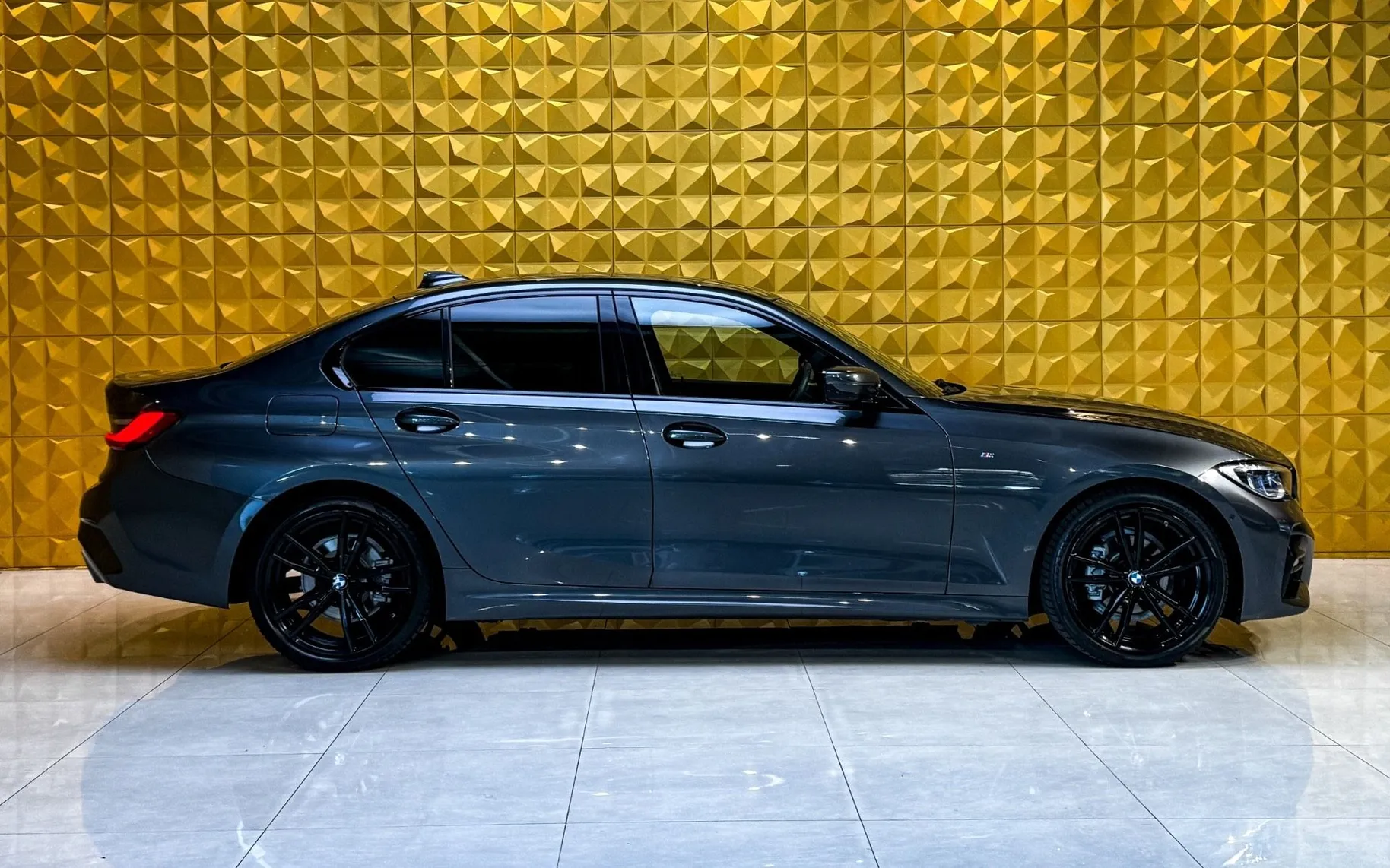 Notranja slika - BMW serija 3: - 318d AUT. M Sport-LED-VIRTUAL-AMBI - 12