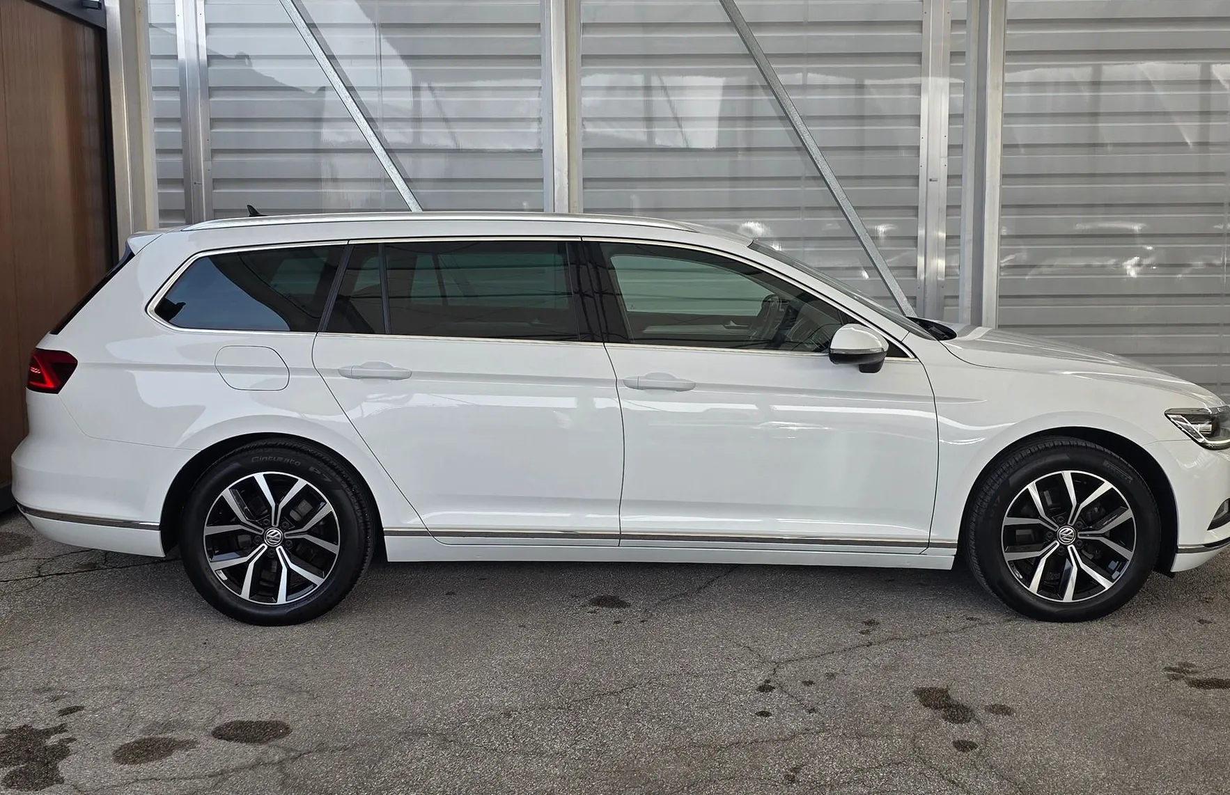 Zunanja slika - VW Passat - Variant 2.0 TDI - DSG - MRTVI KOT - LIN7 ASSIST - FUL LED - 5