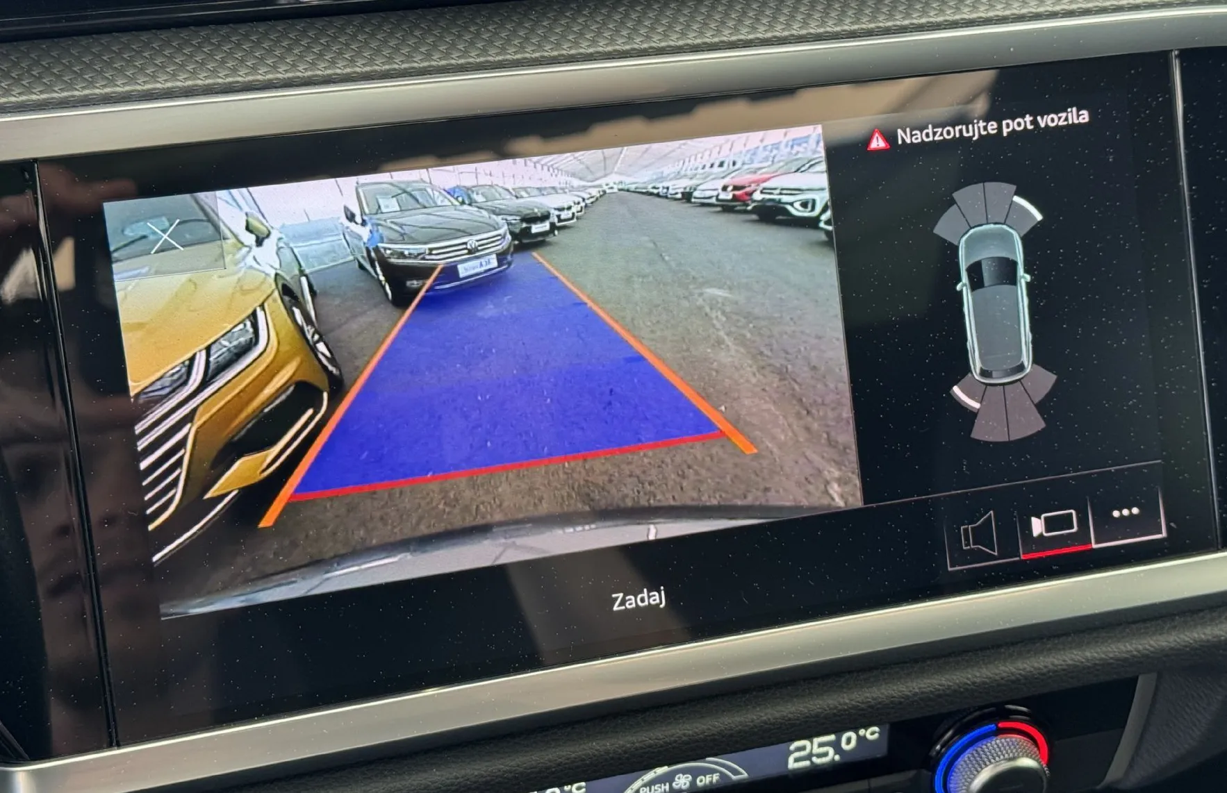 Zunanja slika - Audi Q3 - S-LINE 35 TFSI S-tronic PANORAMA-KAMERA-KEYLESS - 9