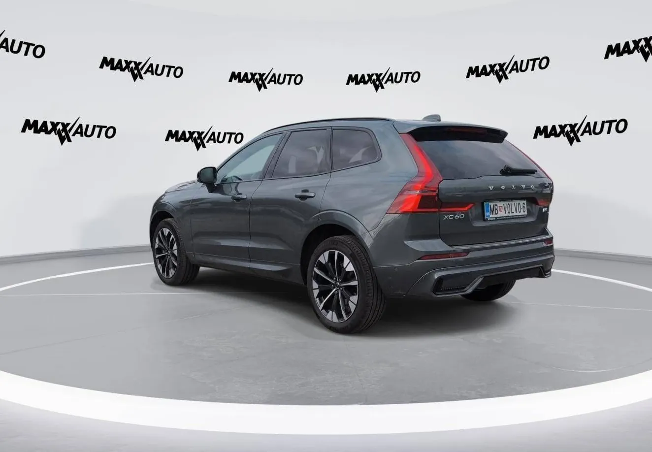 Zunanja slika - Volvo XC60 - B5P AWD Plus Dark Avt. - 3