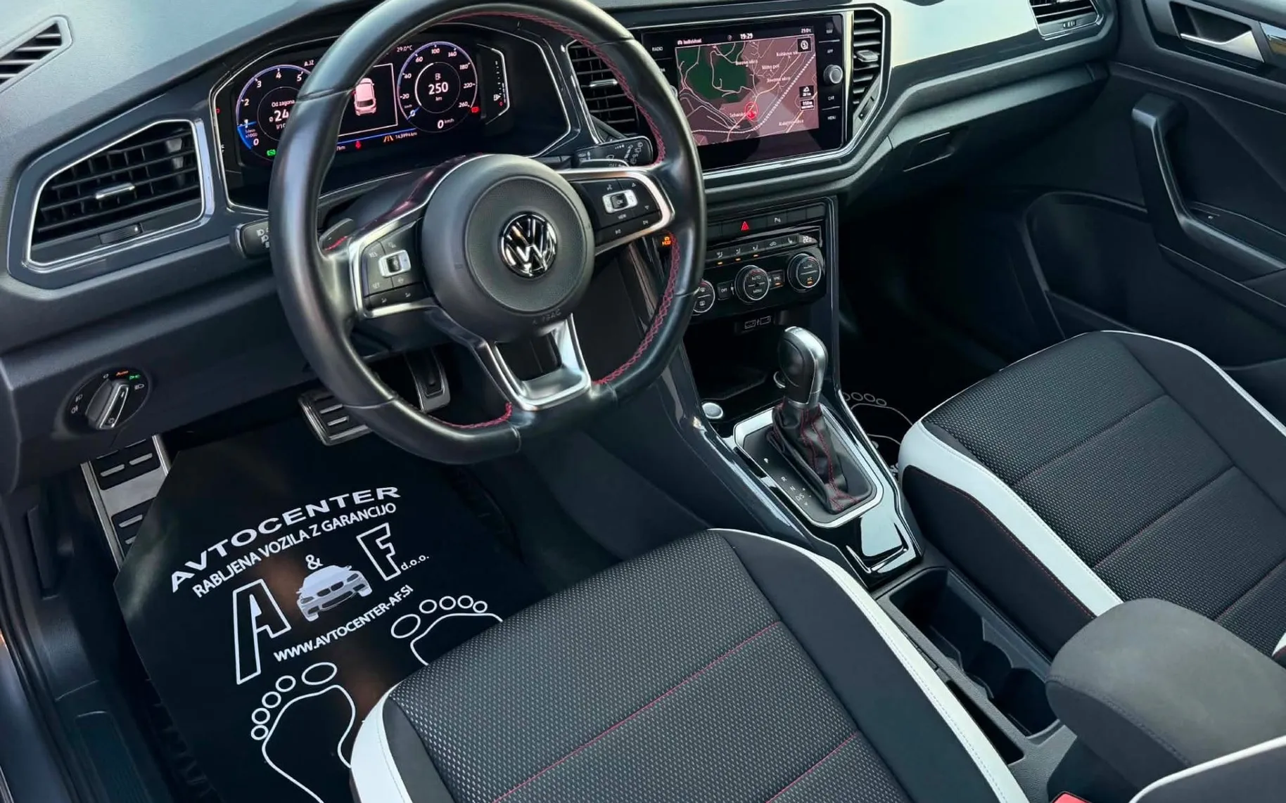 Notranja slika - Volkswagen T-Roc - 1.5 TSI-DSG-VIRUTAL-FUL LED-NAVI-KAMERA-ACC-F1- - 9