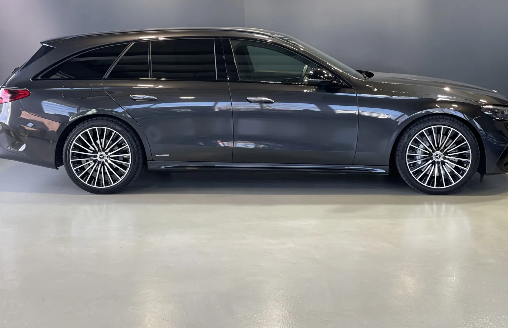 Zunanja slika - Mercedes-Benz E-Razred - ZRAČNO-KEYLESS-NAVI-KLJUKA-LED-RADAR-LANE-VIRTUAL - 4