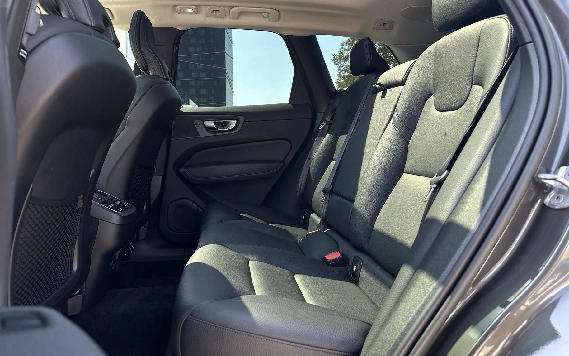 Notranja slika - Volvo XC60 - B5 INSCRIPTION Avt. LED. PANO.. KLJUKA. ACC - 11