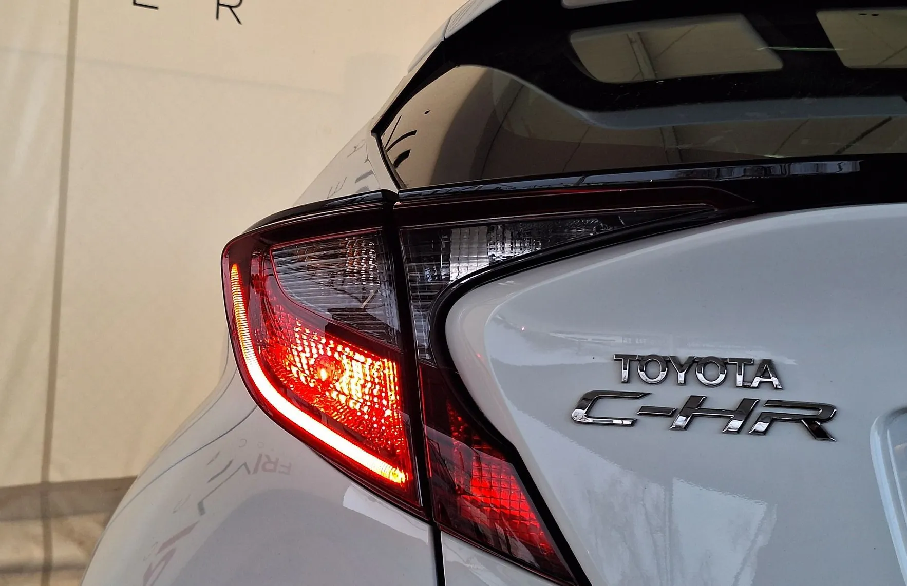 Zunanja slika - Toyota C-HR - 1.8 hibrid HEV C-ENTER SMART... - 8