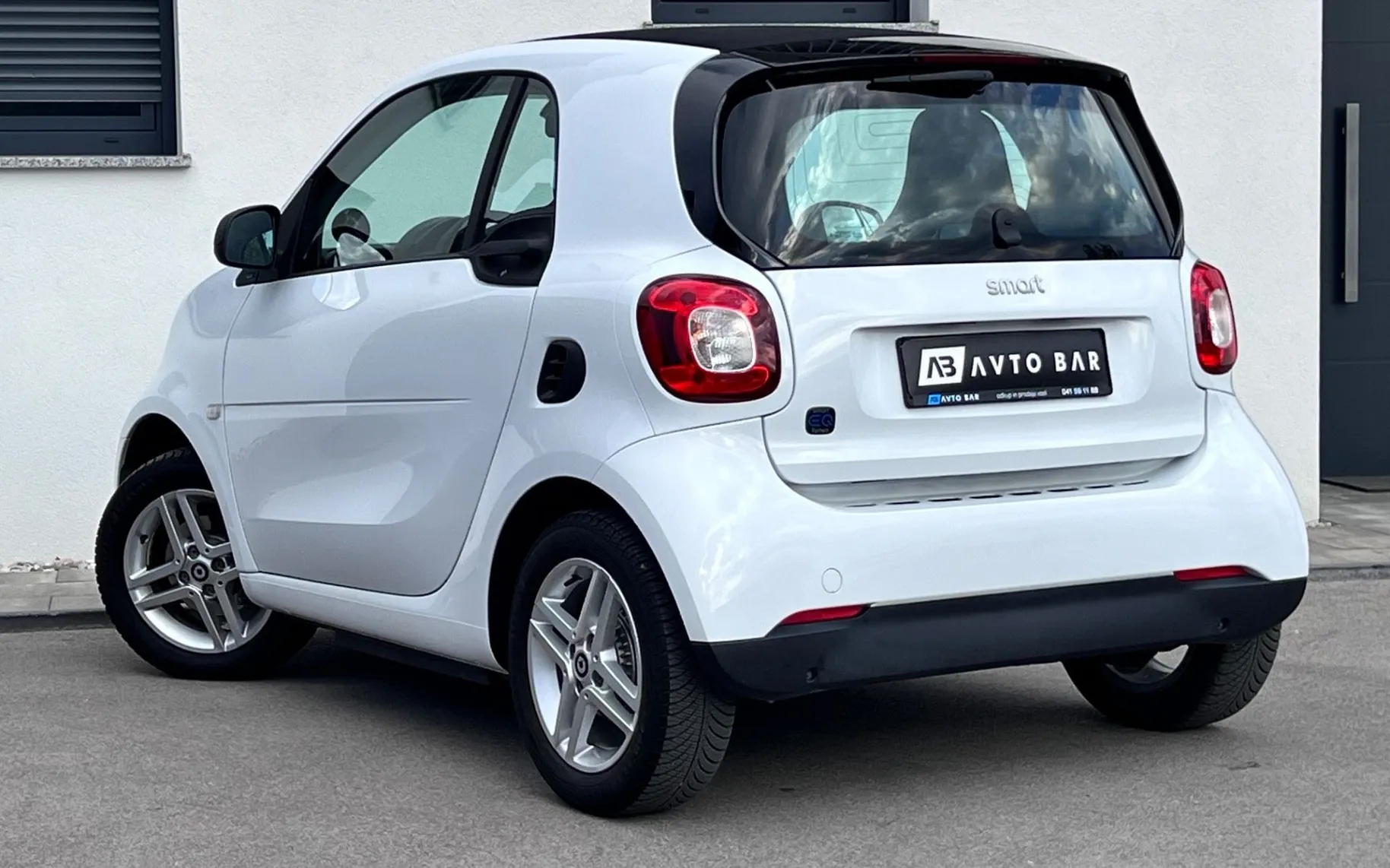Notranja slika - Smart fortwo - EQ+SAMO 13.726 km+ALU+TEMP - 8