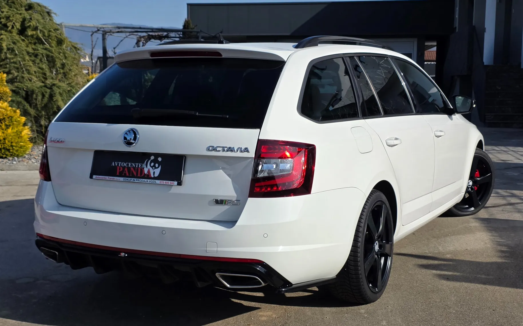 Zunanja slika - Škoda Octavia - Combi 2,0 TDI RS DSG - 4