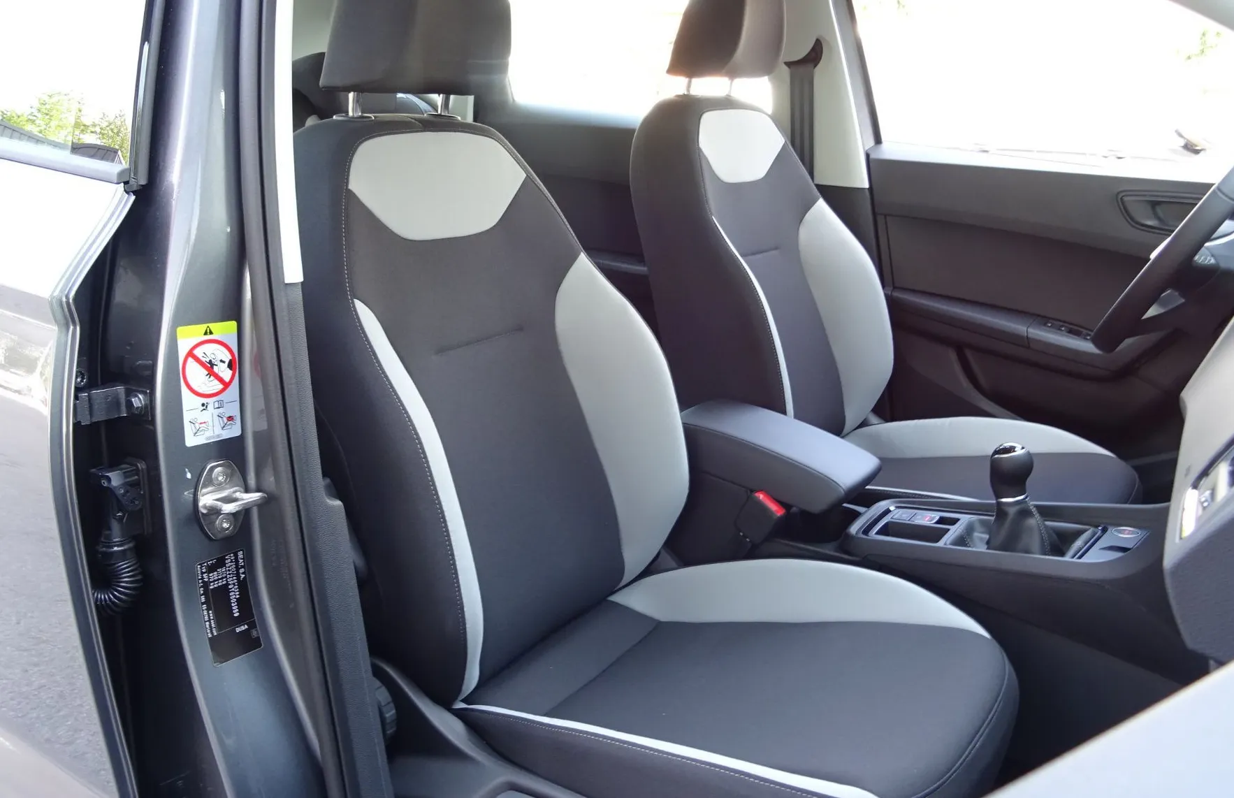 Zunanja slika - Seat Ateca - 1.0 TSI 85 KW HOLA -NA ZALOGI - - 9