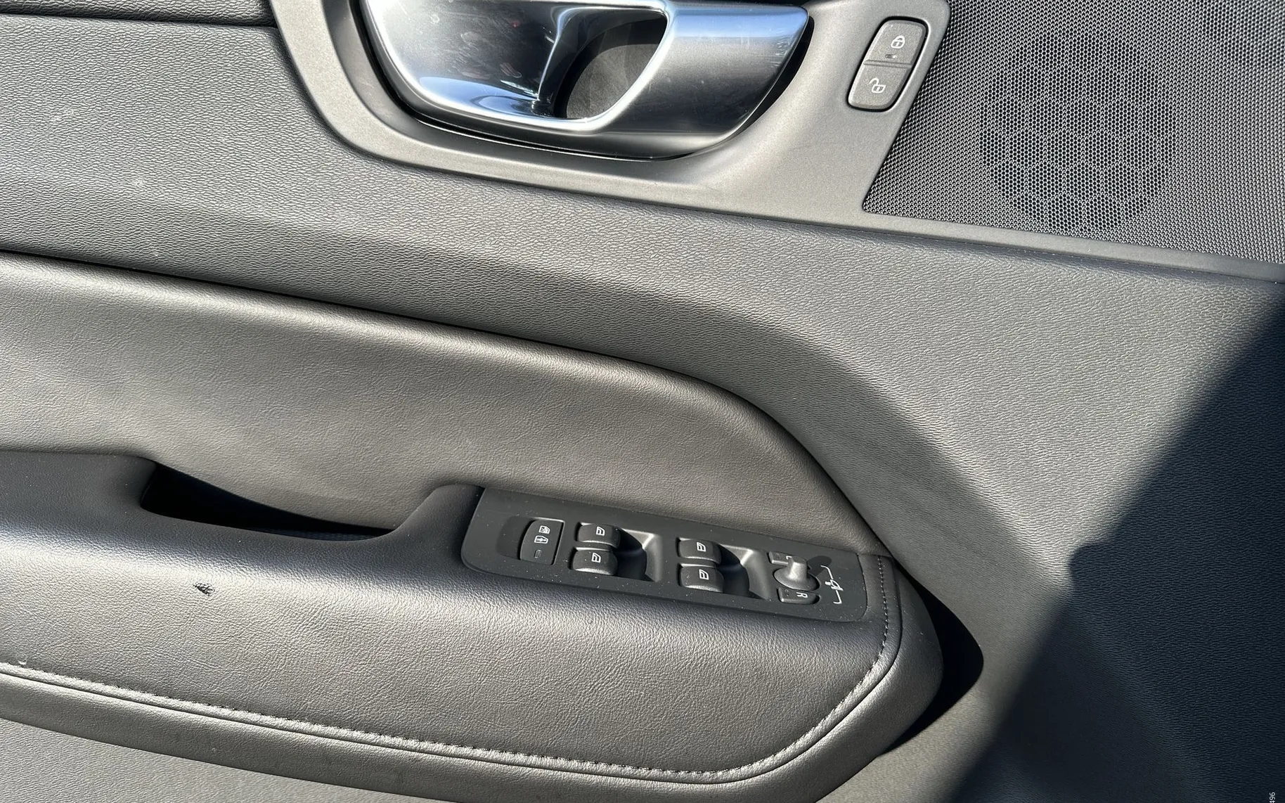 Notranja slika - Volvo XC60 - B4 D Core AT... - 15
