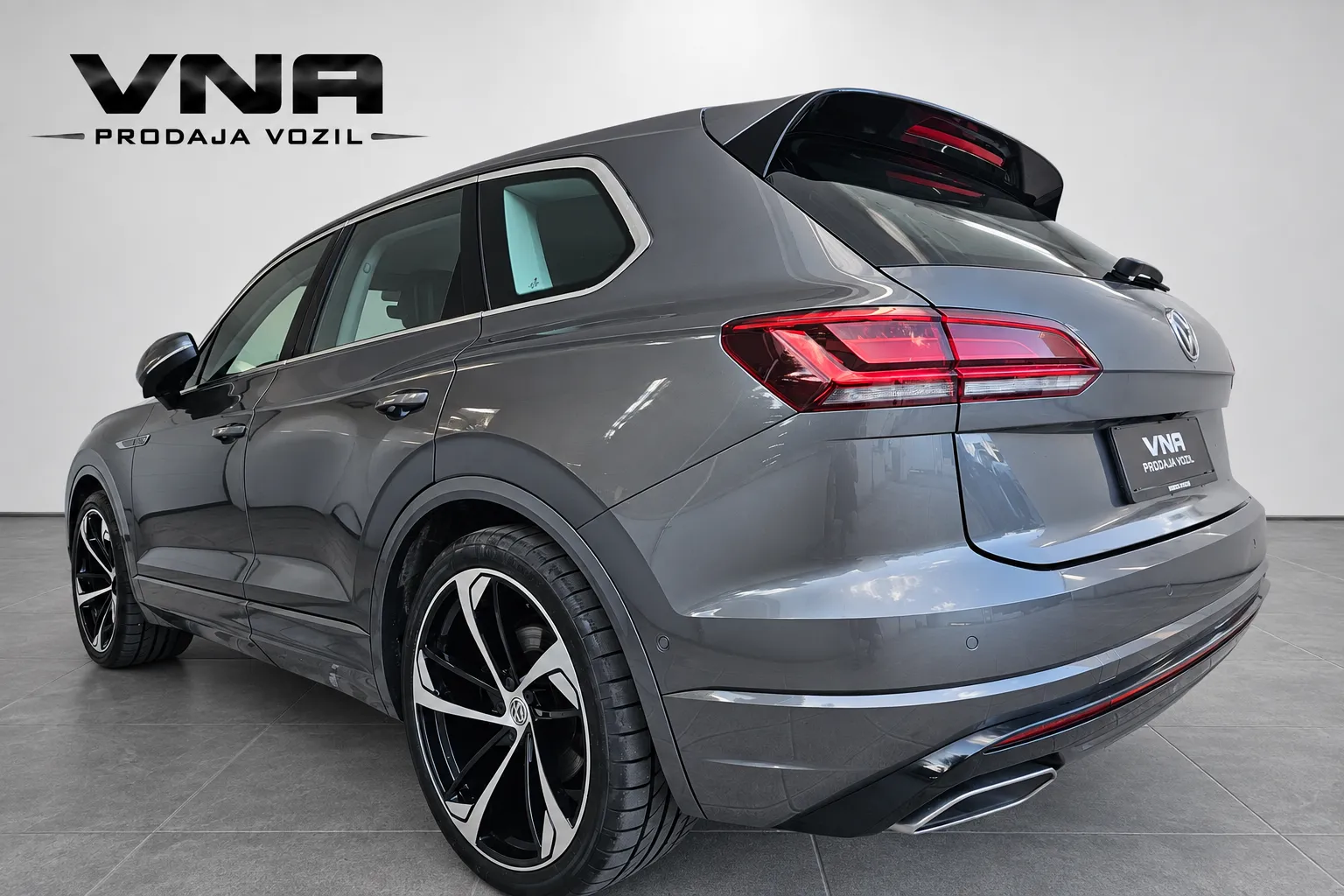 Zunanja slika - Volkswagen Touareg - 4motion V6 TDI R-Line |VIRTUAL|ZRAK|KLJUKA|KAMERA| - 4