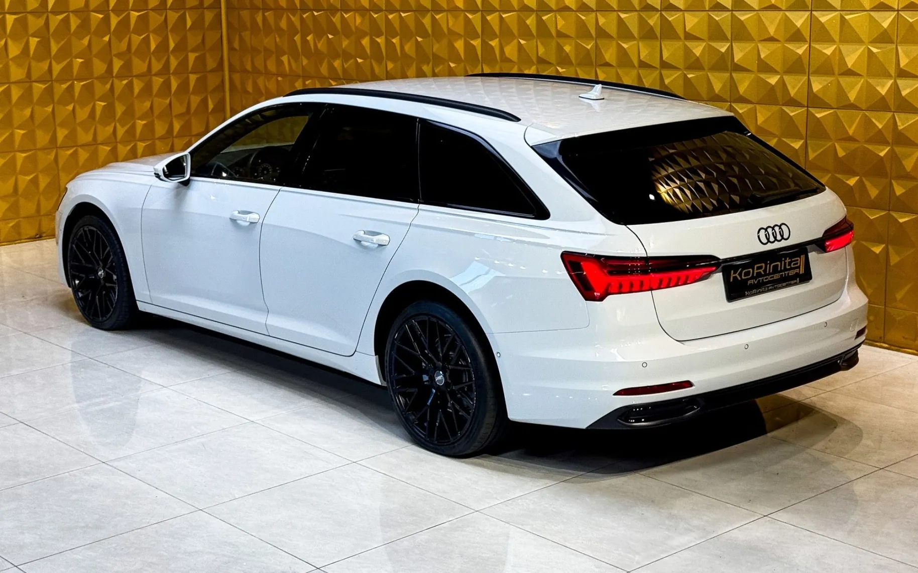 Notranja slika - Audi A6 Avant - 40 TDI AUT-S Line-MATRIX-360-GRETJE VOLANA-VIRTUAL - 8
