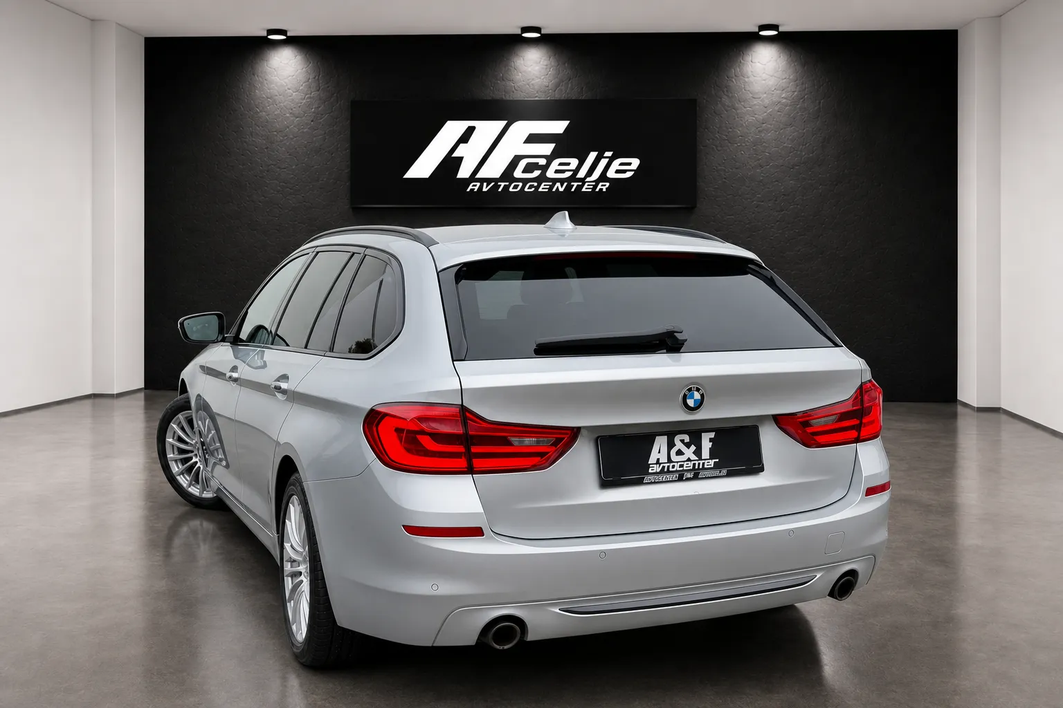 Notranja slika - BMW serija 5 Touring: - 520d-AUT-SPORT-FUL LED-LIZING ZA TUJCE-PANORAMA... - 7