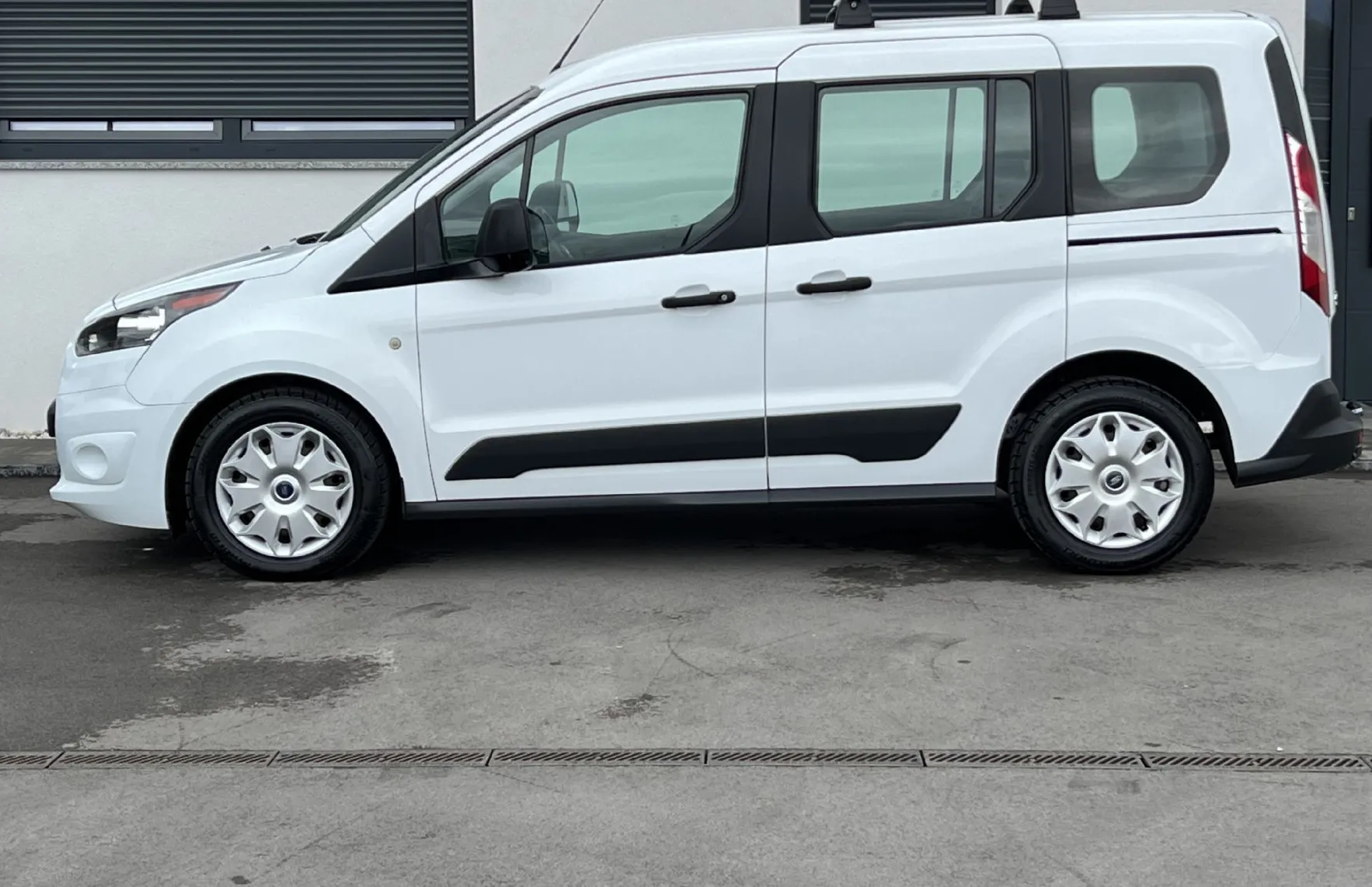 Zunanja slika - Ford Tourneo Connect - 1.5 TDCi+R.KAMERA+PDC+KLJUKA+NOSILCI - 5
