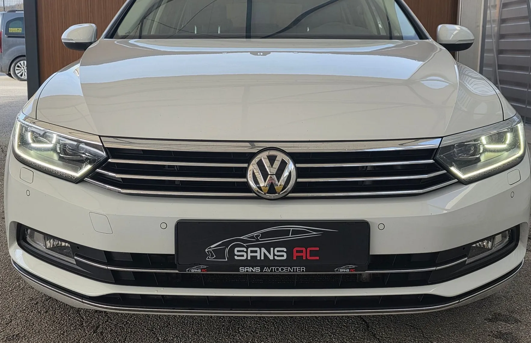 Zunanja slika - VW Passat - Variant 2.0 TDI - DSG - MRTVI KOT - LIN7 ASSIST - FUL LED - 2