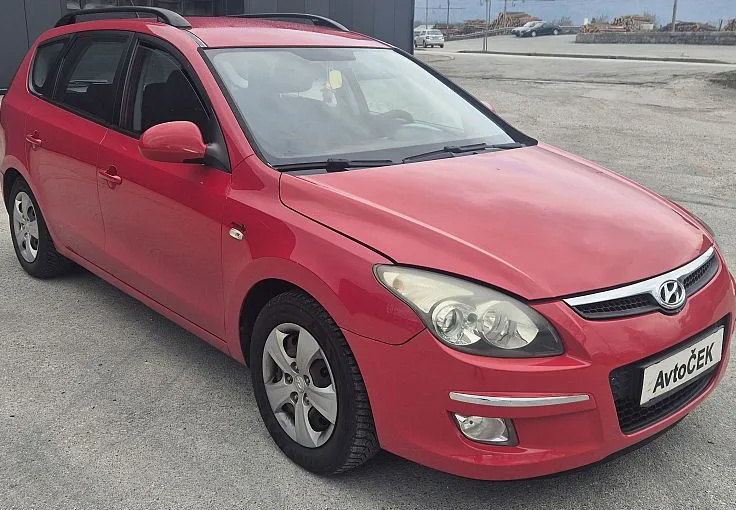 Zunanja slika - Hyundai i30 Wagon - 1.6 CRDI + UGODNO - 3