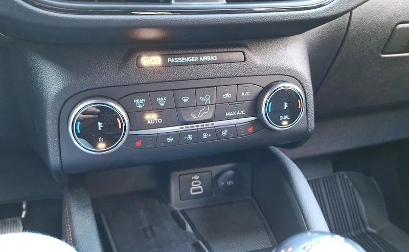 Zunanja slika - Ford Kuga - ST-LINE 1.5 EcoBoost 110kW-SLO-LED-NAVI-KAMERA - 12