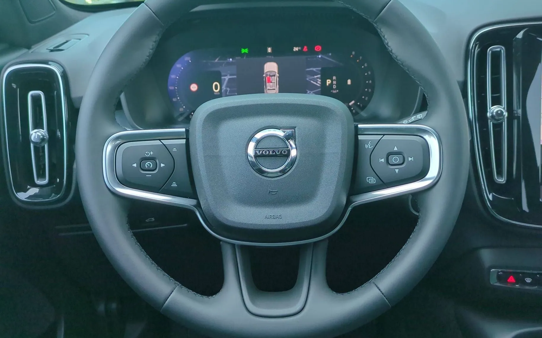Notranja slika - Volvo XC40 - B3 P Core AT DCT 3 leta garancije + 3 servisi... - 11
