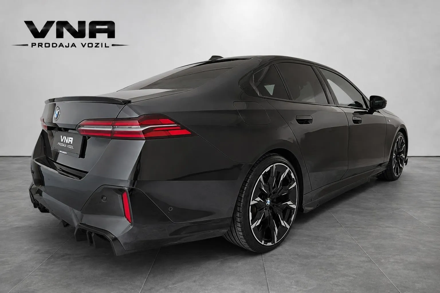 Zunanja slika - BMW serija 5: - 520d Avt. |M-OPTIC|VIRTUAL|AMBIENT|EL-SED|ALU19| - 6