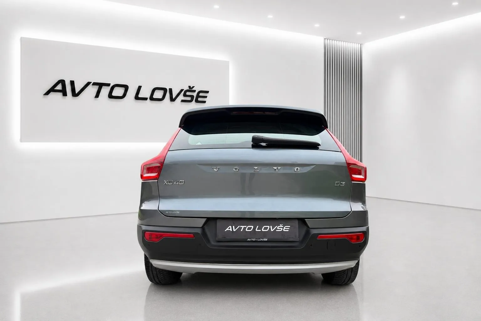Zunanja slika - Volvo XC40 - D3 Momentum Avt.-1 LASTNIK-ALU-KAM-LED-VIRTUAL-NAV - 6