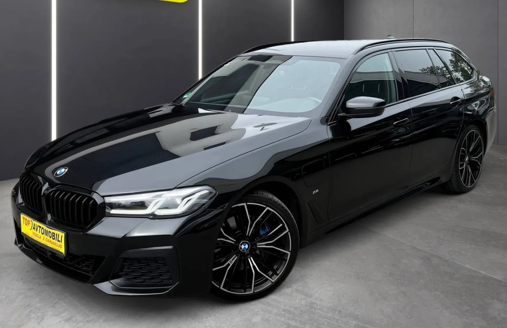 Zunanja slika - BMW Serija 5 - Touring: 520i M SPORT PAKET PANO USNJE NAVI KAMERA VIRTU - 2