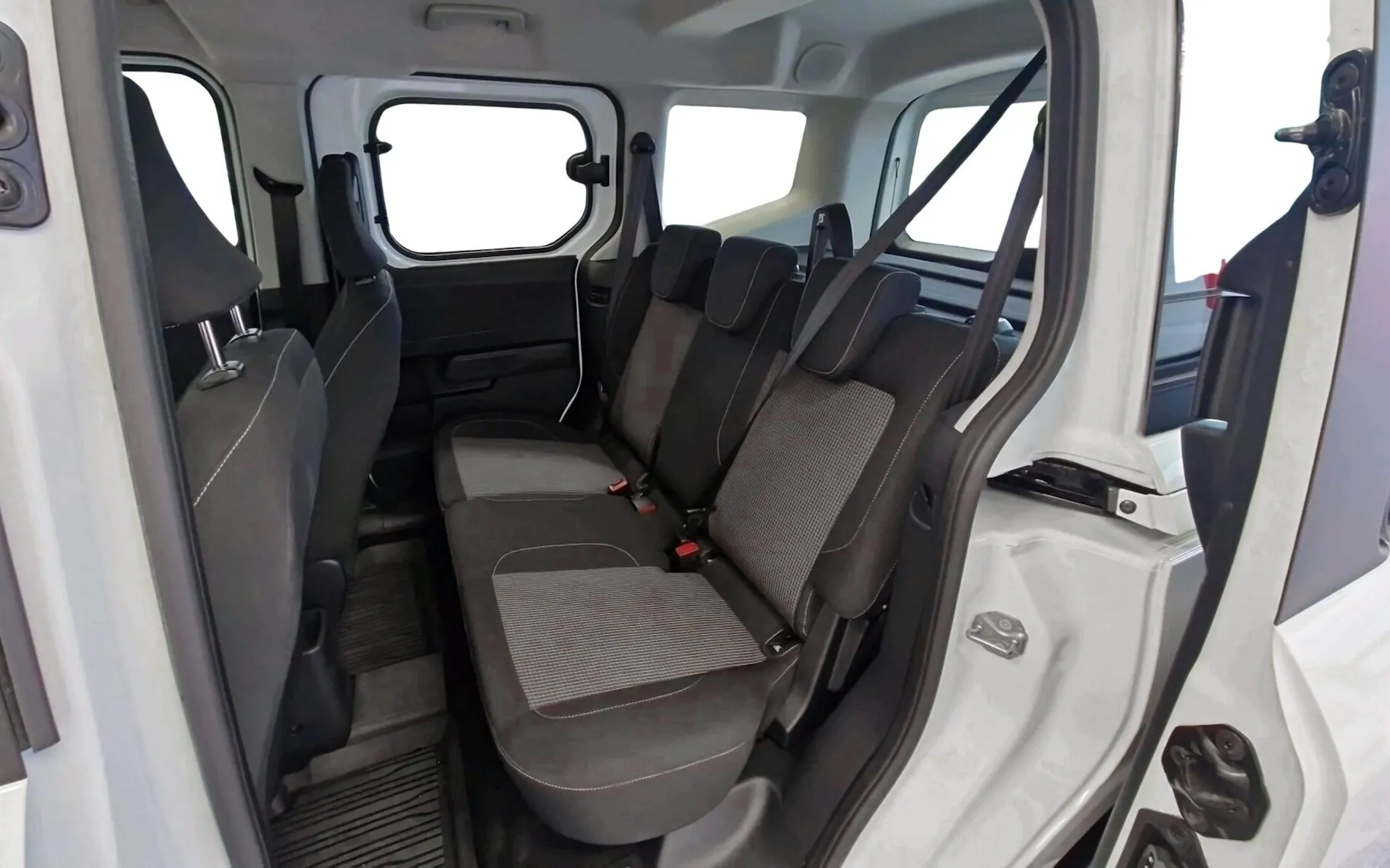 Zunanja slika - Ford Tourneo Courier - 1.0 EcoBoost Trend-SLO-TEMP-DAB-PDC-LINE-ANDROID - 6