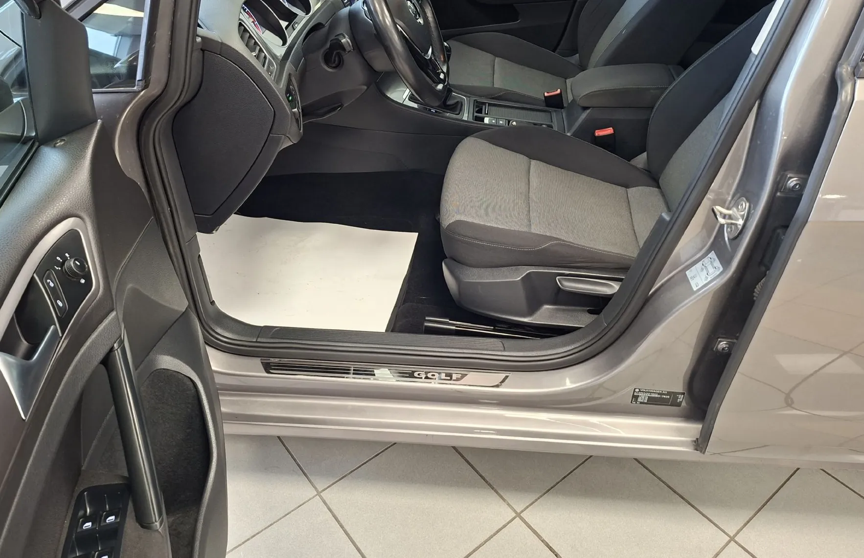 Zunanja slika - Volkswagen Golf - 1.2 TSI Highline-ODLIČEN- - 12
