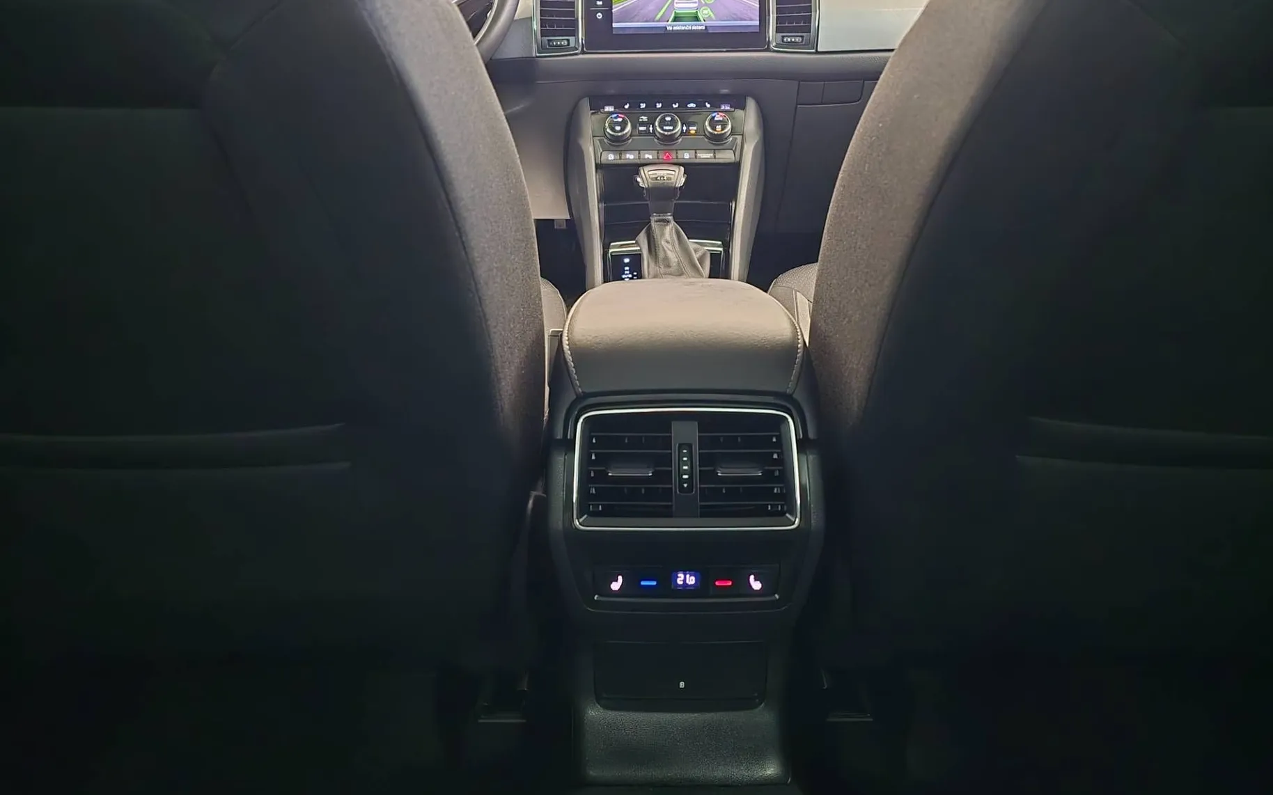 Notranja slika - Škoda Kodiaq - 4x4 2.0 TDI Ambition Tour DSG - Matrix.virtual.ACC - 15