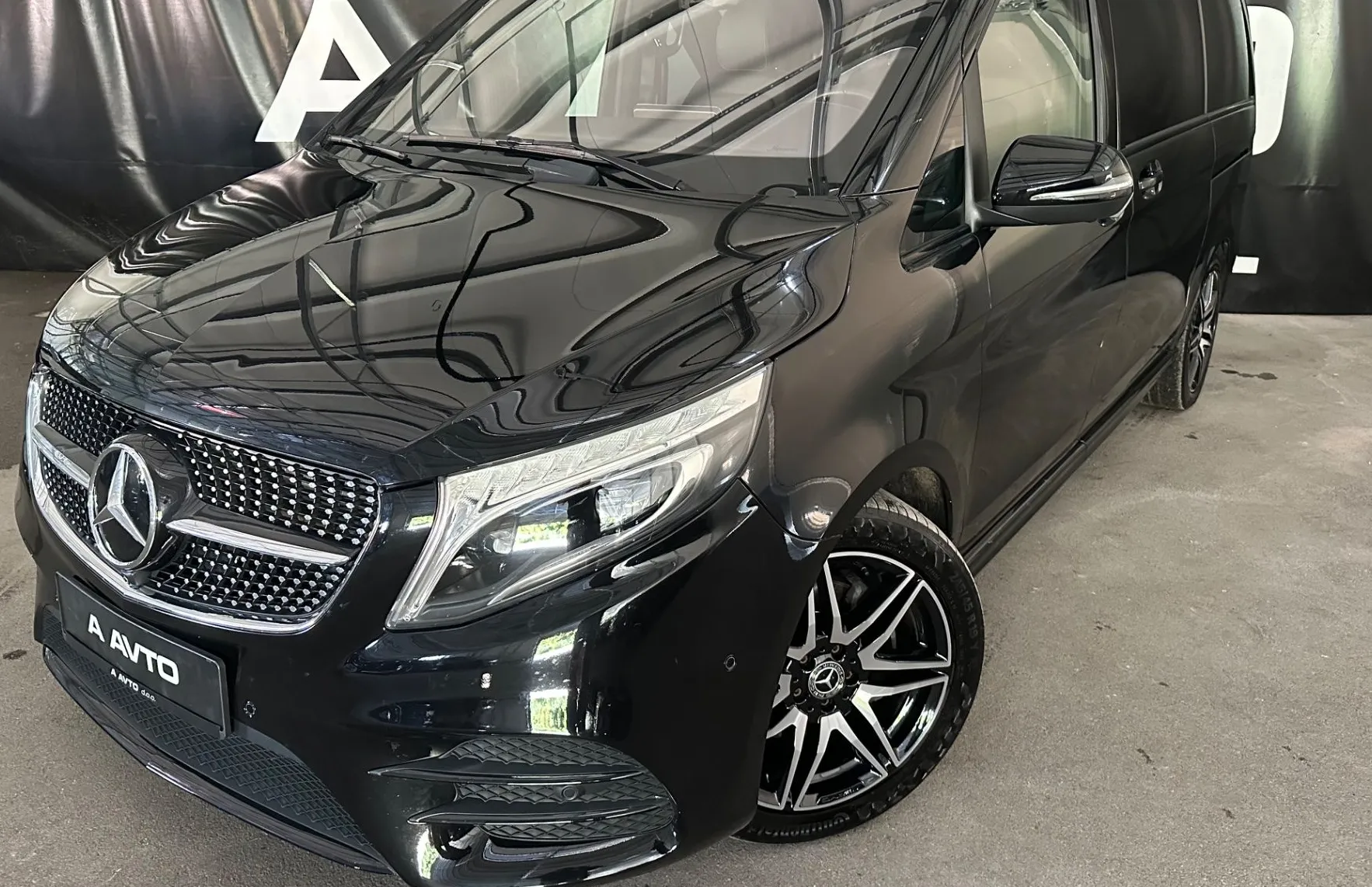 Zunanja slika - Mercedes-Benz V-Razred - V 300d AMG Exclusive dolgi Avt-KAM360-BURMESTER-VK - 1