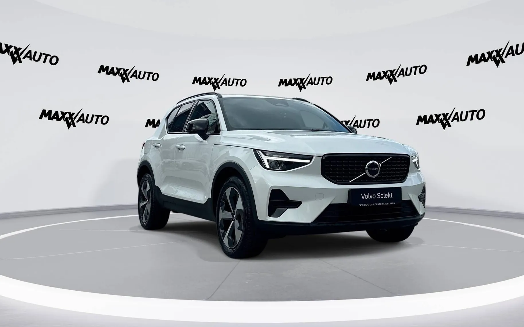 Zunanja slika - Volvo XC40 - B3 P Plus Dark Avt. - 3