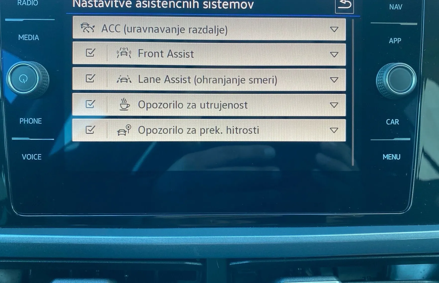 Zunanja slika - VW T-Roc - 1.5 TSI DSG Style Navigacija kamera zim. paket - 13