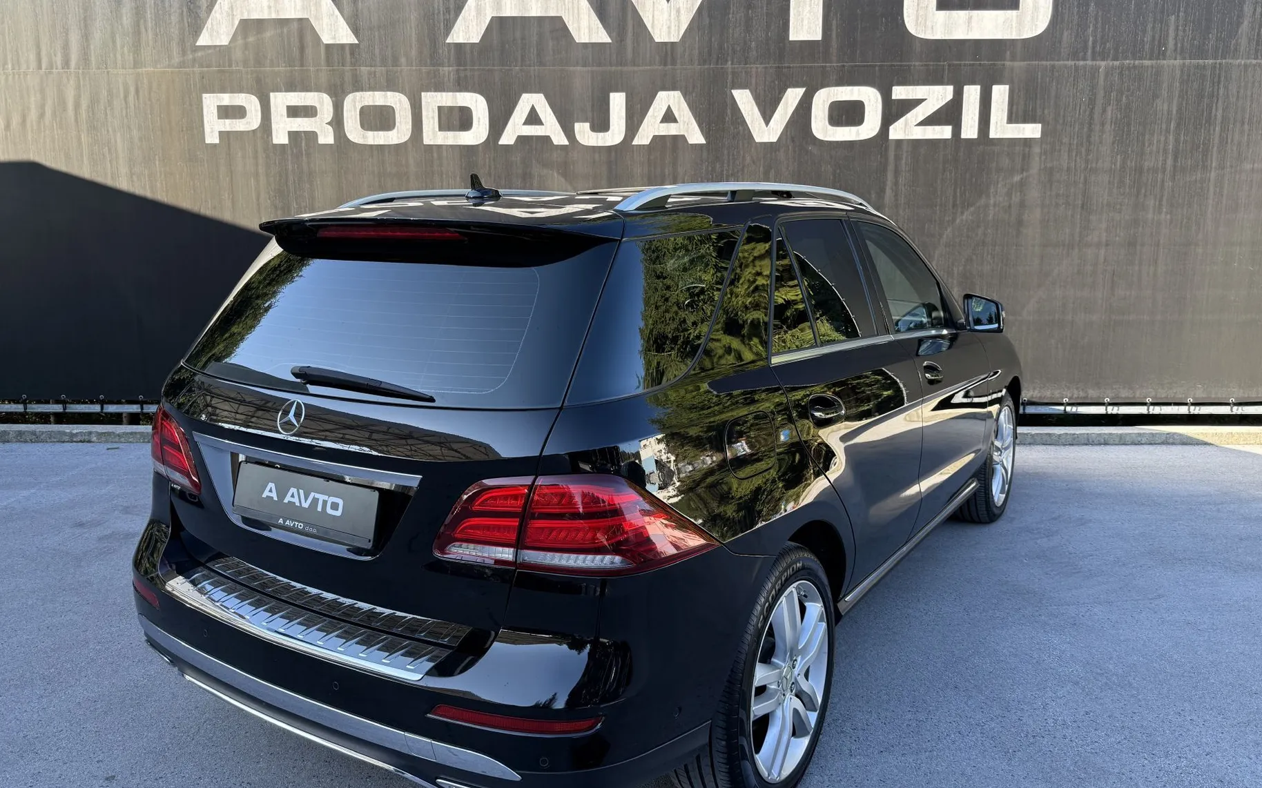 Zunanja slika - Mercedes-Benz GLE-Razred - GLE 250d-PANORAMA-360°-USNJE- NAVI-H K - 6