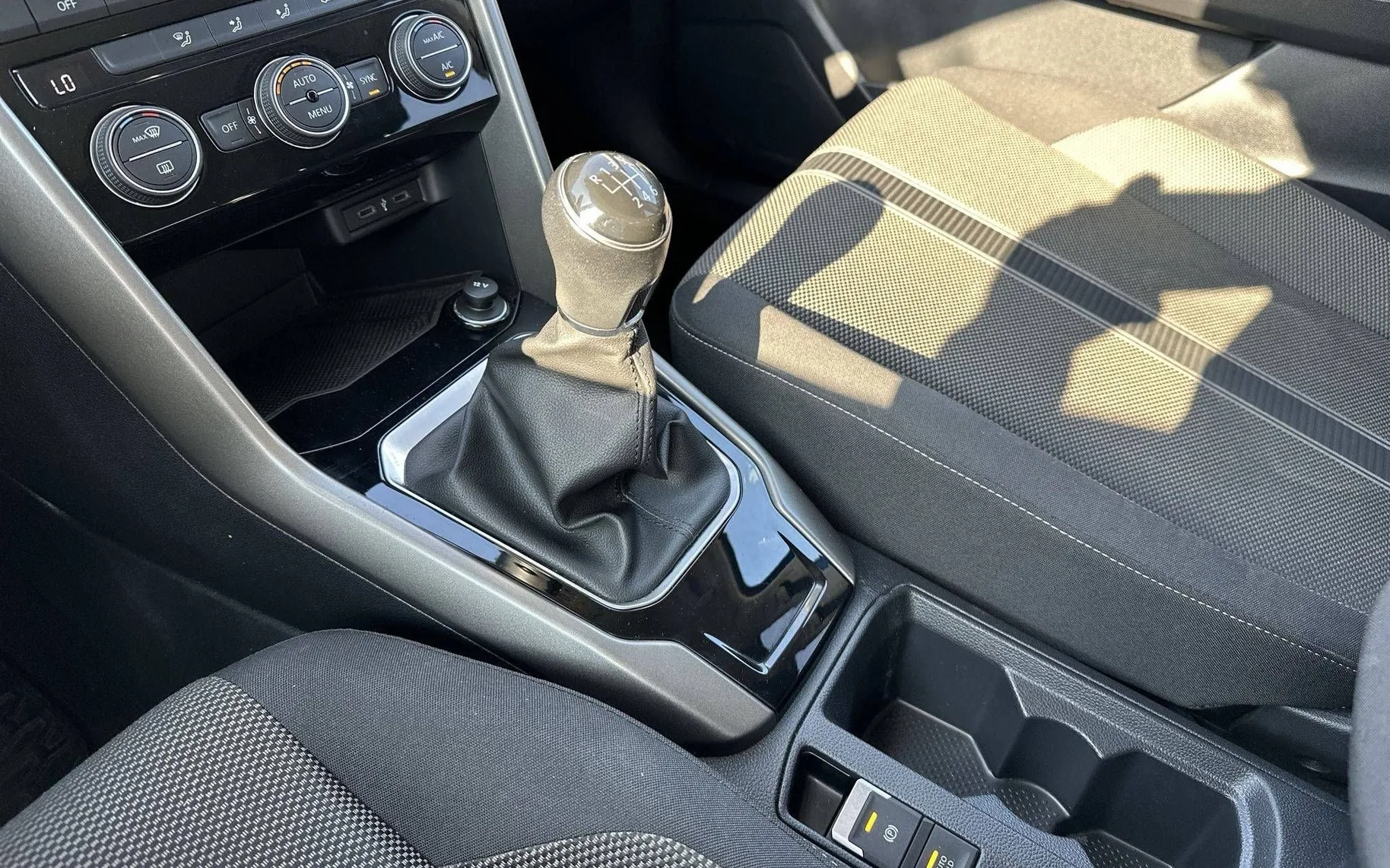Notranja slika - Volkswagen T-Roc - 1.0 TSI BMT Style - 20
