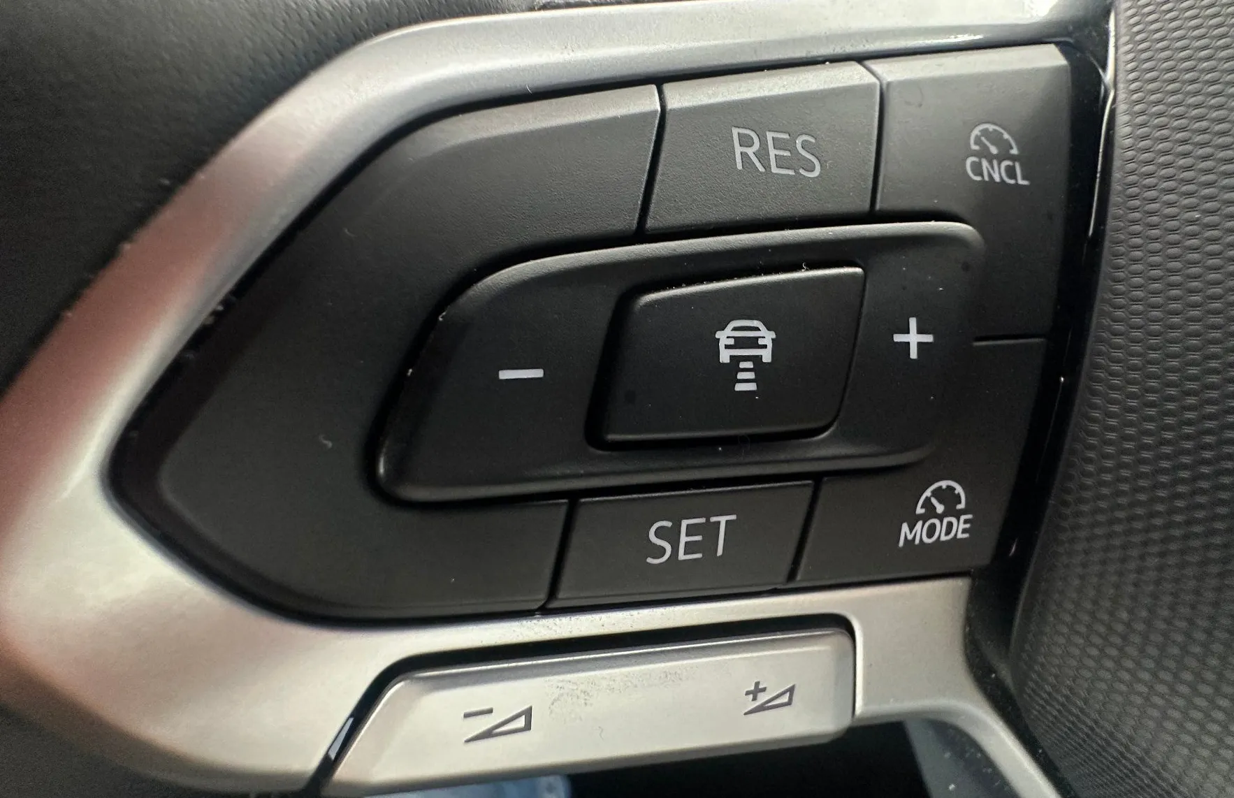 Zunanja slika - Volkswagen Passat - Variant 1.5 eTSI Business DSG.NEMŠKI.KLJUKA.KAMERA.LED.ACC - 16