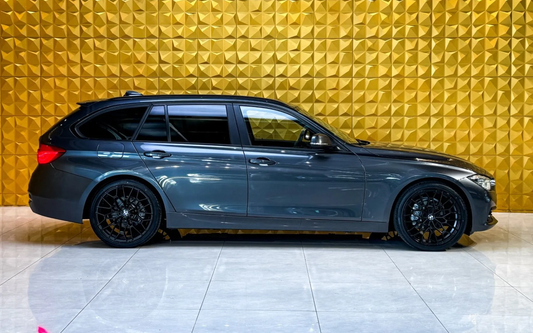 Notranja slika - BMW serija 3 Touring: - 318d AUT. LED-GRETJE-NAVI-EL. PRTLJAZNIK - 12