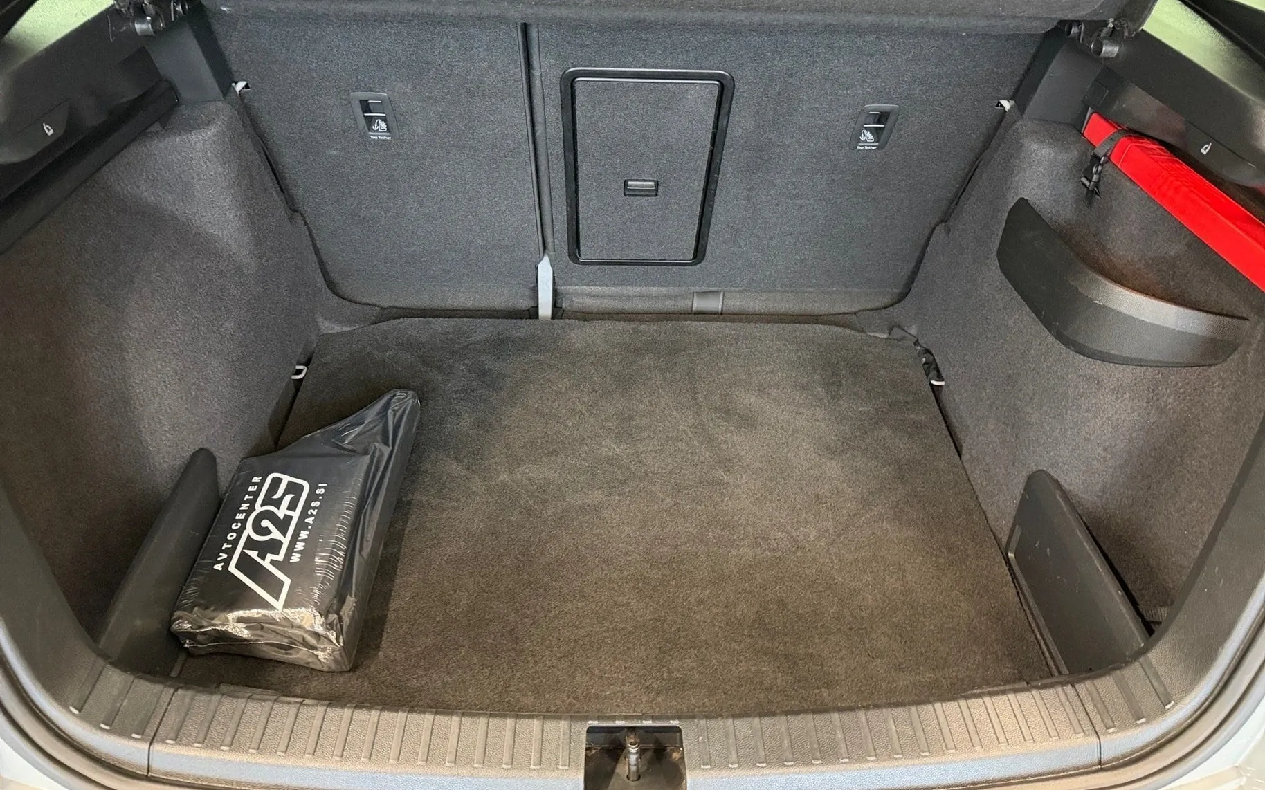 Notranja slika - Škoda Karoq - 2.0 TDI Style DSG-LED-Keyless-ACC-Navi-AppConnect - 12